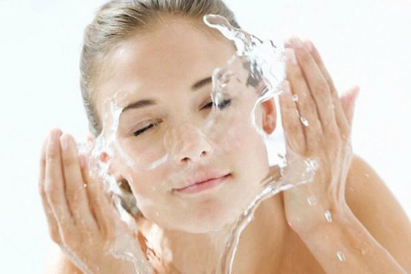 chăm sóc da từ việc rửa mặt